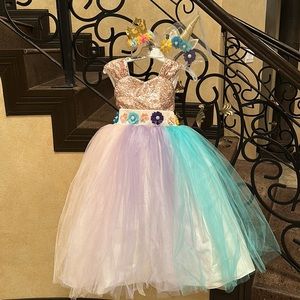 Excellent condition Birthday girl boutique party dress size 8 with 2 headbands🎉